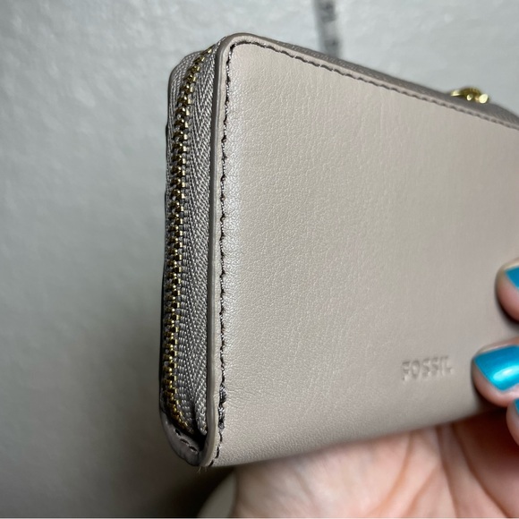 Fossil Fiona Zip Coin Wallet in Champagne - Picture 4 of 12